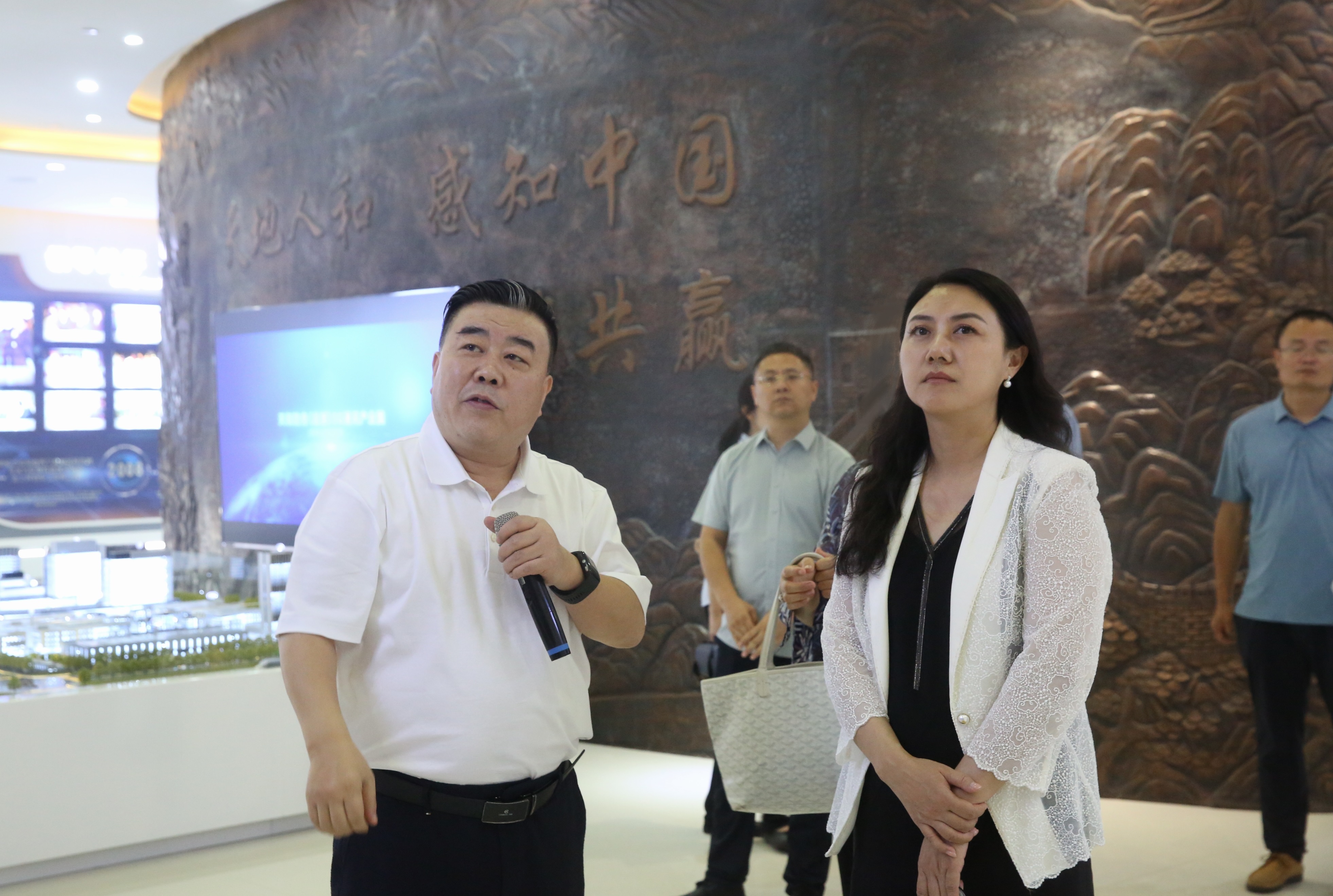 省發改委經濟國防處處長梁薇蒞臨天和防務調研